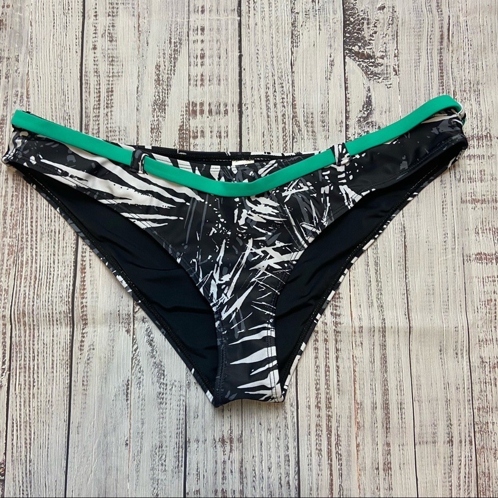 Fabletics Allison Cheeky Bikini Bottoms. Size L - Picture 3 of 8